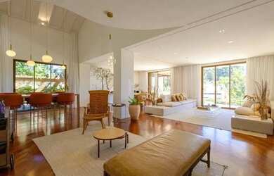 Imagem: A casa em condomínio possui 4 Dormitórios, 5 Banheiros, 2