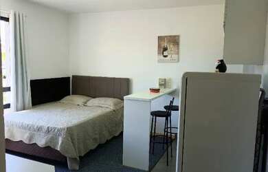 Imagem: O apartamento possui 1 Dormitório, 1 Banheiro, 1 Vaga na garagem