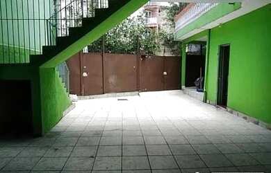 Imagem: A casa possui 3 Dormitórios, 3 Banheiros, 5 Vagas na garagem