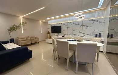 Imagem: A casa possui 3 Dormitórios, 2 Banheiros, 2 Vagas na garagem