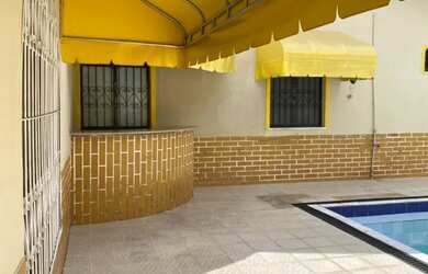 Imagem: A casa possui 4 Dormitórios, 4 Banheiros, 4 Vagas na garagem