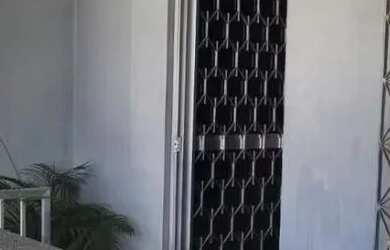 Imagem: A casa possui 3 Dormitórios, 2 Banheiros, 1 Vaga na garagem