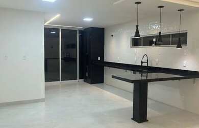 Imagem: A casa possui 3 Dormitórios, 3 Banheiros, 2 Vagas na garagem