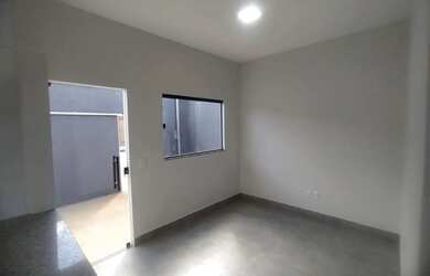 Imagem: A casa possui 2 Dormitórios, 1 Banheiro, 1 Vaga na garagem