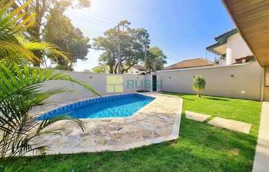 Imagem: A casa em condomínio possui 4 Dormitórios, 5 Banheiros, 2