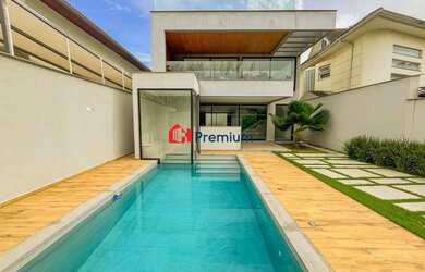 Imagem: A casa em condomínio possui 4 Dormitórios, 5 Banheiros, 3