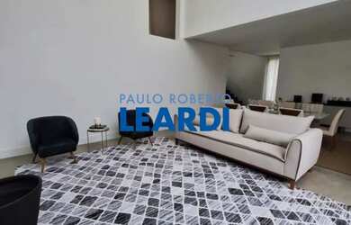 Imagem: A casa em condomínio possui 4 Dormitórios, 4 Banheiros, 5