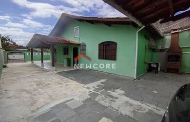 Imagem: A casa possui 2 Dormitórios, 2 Banheiros, 5 Vagas na garagem