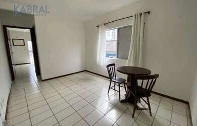 Imagem: O apartamento possui 1 Dormitório, 1 Banheiro, 1 Vaga na garagem