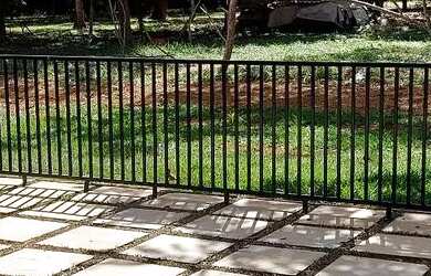 Imagem: A casa possui 2 Dormitórios, 1 Banheiro, 2 Vagas na garagem