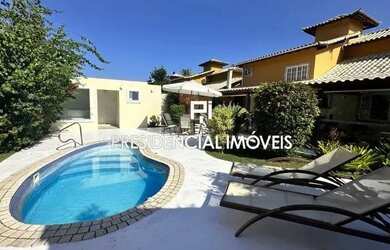 Imagem: A casa em condomínio possui 4 Dormitórios, 2 Banheiros, 2