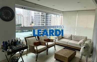 Imagem: O apartamento possui 3 Dormitórios, 5 Banheiros, 3 Vagas na