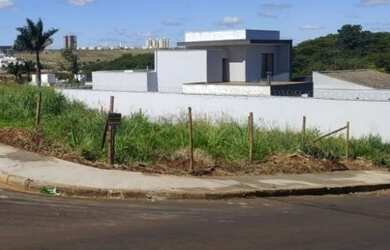 Imagem: O terreno possui 396m² de Área e está localizado em Uberlândia