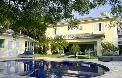 Imagem: A casa em condomínio possui 4 Dormitórios, 5 Banheiros, 5