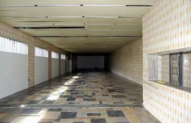 Imagem: O depósito possui 5 Vagas na garagem, 450m² de Área e está