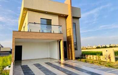 Imagem: A casa em condomínio possui 4 Dormitórios, 4 Banheiros, 4