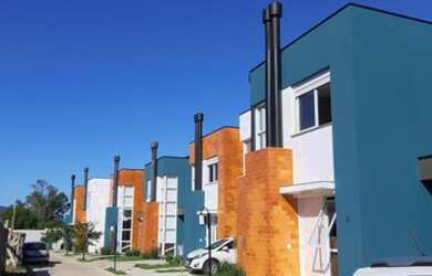 Imagem: A casa possui 2 Dormitórios, 1 Banheiro, 1 Vaga na garagem