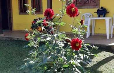 Imagem: A casa possui 3 Dormitórios, 1 Banheiro, 4 Vagas na garagem