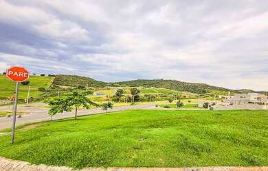 Imagem: O terreno possui 450m² de Área e está localizado em Loteamento