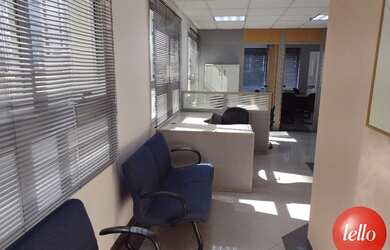 Imagem: O depósito para alugar possui 1 Vaga na garagem e 50m² de