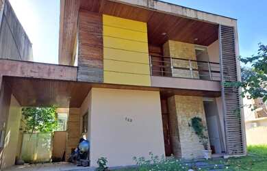 Imagem: A casa em condomínio possui 3 Dormitórios, 3 Banheiros, 2