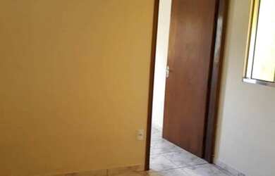 Imagem: A casa possui 2 Dormitórios, 1 Banheiro e está localizado