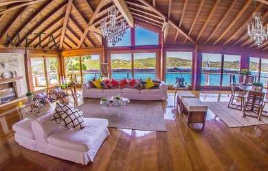 Imagem 1: Paraiso à venda na Ferradura Casa Cinematográfica para realizar seus...