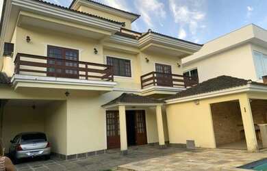 Imagem: A casa em condomínio possui 4 Dormitórios, 3 Banheiros, 3