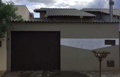 Imagem: A casa possui 2 Dormitórios, 1 Banheiro e está localizado