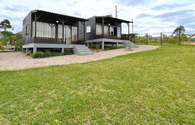 Imagem: A casa possui 2 Dormitórios, 2 Banheiros, 60m² de Área e