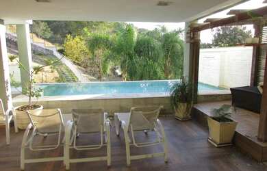 Imagem: A casa em condomínio possui 5 Dormitórios, 5 Banheiros, 4