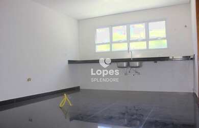 Imagem: A casa em condomínio possui 4 Dormitórios, 5 Banheiros, 5