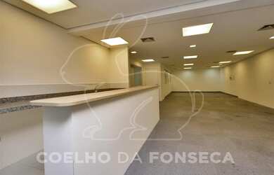 Imagem: O depósito possui 5 Vagas na garagem, 253m² de Área e está