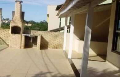 Imagem: A casa possui 2 Dormitórios, 3 Banheiros, 1 Vaga na garagem