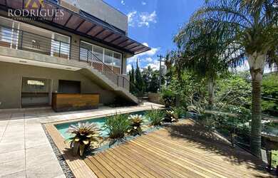 Imagem: A casa em condomínio possui 4 Dormitórios, 5 Banheiros, 4