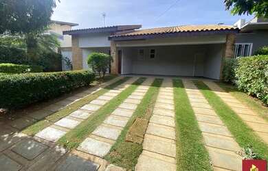 Imagem 2: Casa de condomínio térrea para aluguel possui 236 metros quadrados com...