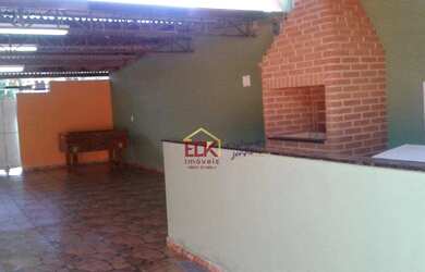 Imagem: A casa possui 3 Dormitórios, 2 Banheiros, 90m² de Área e