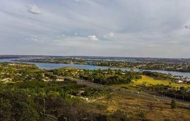 Imagem: A casa possui 2 Dormitórios, 2 Banheiros, 5 Vagas na garagem