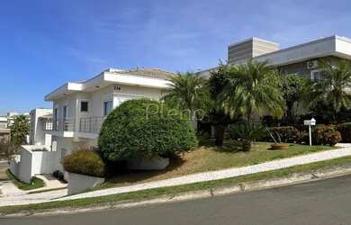 Imagem: A casa em condomínio possui 4 Dormitórios, 5 Banheiros, 1