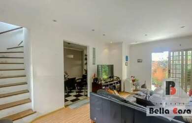 Imagem: A casa possui 3 Dormitórios, 2 Banheiros, 1 Vaga na garagem