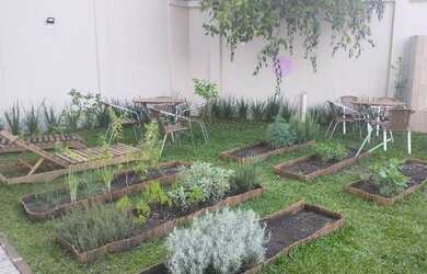 Imagem: O apartamento possui 3 Dormitórios, 1 Banheiro, 1 Vaga na garagem