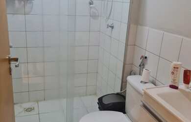 Imagem: O apartamento possui 2 Dormitórios, 1 Banheiro, 1 Vaga na garagem