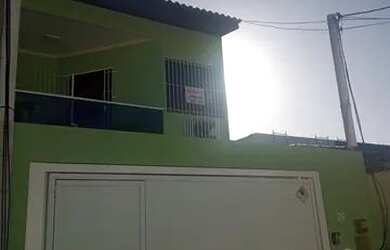 Imagem: A casa possui 3 Dormitórios, 2 Banheiros, 2 Vagas na garagem