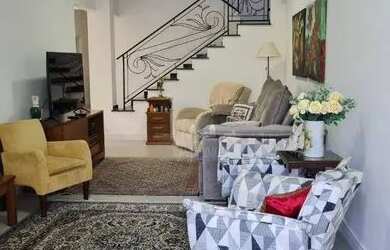 Imagem: A casa possui 3 Dormitórios, 2 Banheiros, 3 Vagas na garagem