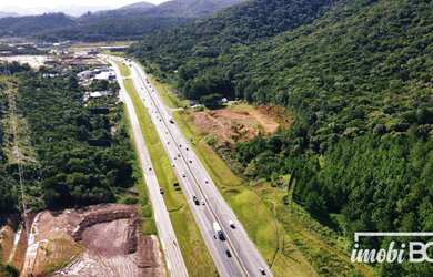 Imagem: O terreno possui 106m² de Área e está localizado em Centro
