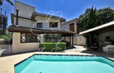 Imagem: A casa em condomínio possui 4 Dormitórios, 4 Banheiros, 4