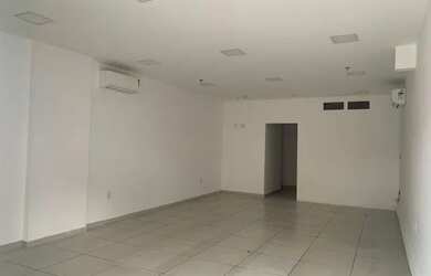 Imagem: O depósito possui 2 Vagas na garagem e 50m² de Área e está