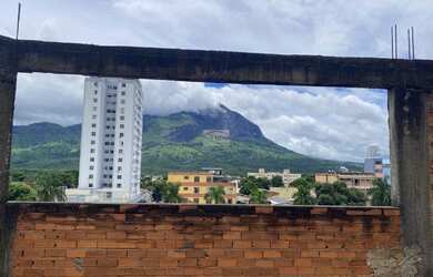 Imagem: O apartamento possui 5 Dormitórios, 5 Banheiros e 5 Vagas na
