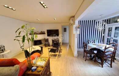 Imagem: O apartamento possui 3 Dormitórios, 1 Banheiro, 2 Vagas na