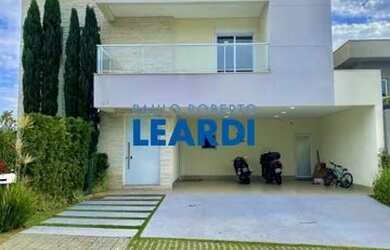 Imagem: A casa em condomínio possui 5 Dormitórios, 5 Banheiros, 5